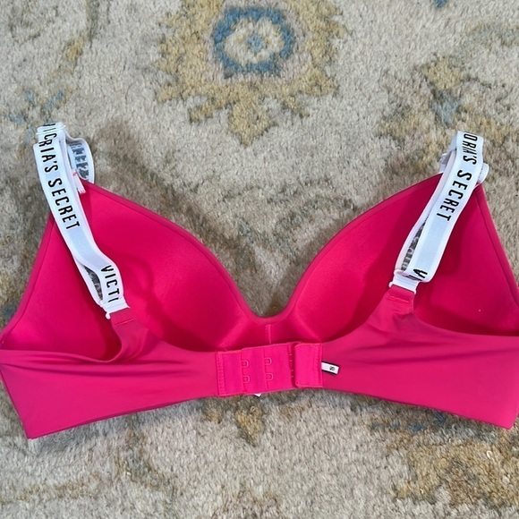 ⭐️Victoria’s Secret,34A/B, Adjustable Straps, Gorgeous Pink! Price is Firm - Picture 2 of 6